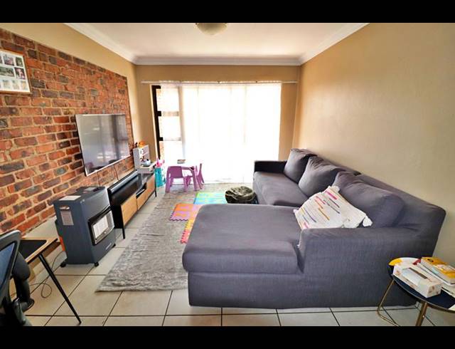 2 BEDROOM APARTMENT FOR SALE IN WYCHWOOD